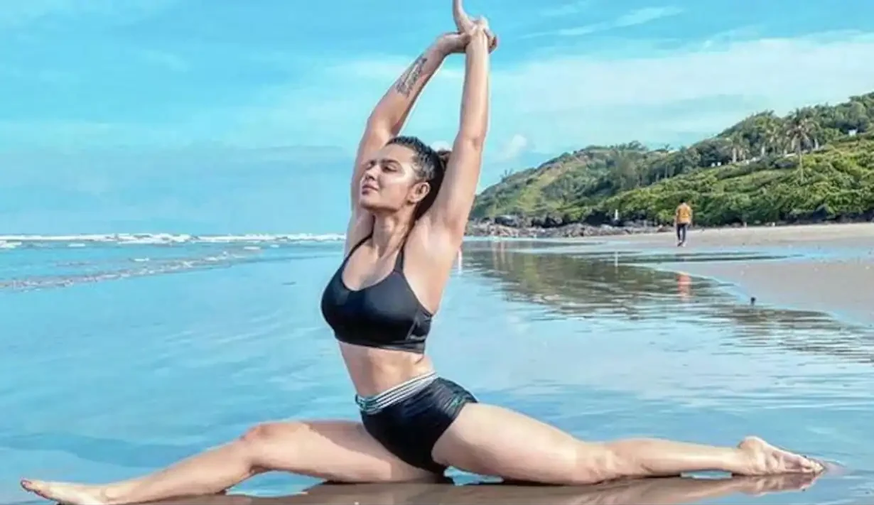Aashka Goradia Black Bikini Yoga