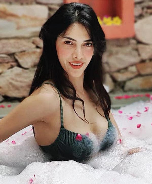 Aditi Vats Bathing Nude Pic