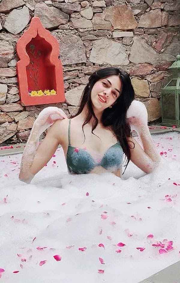 Aditi Vats Nude Bathing Photo