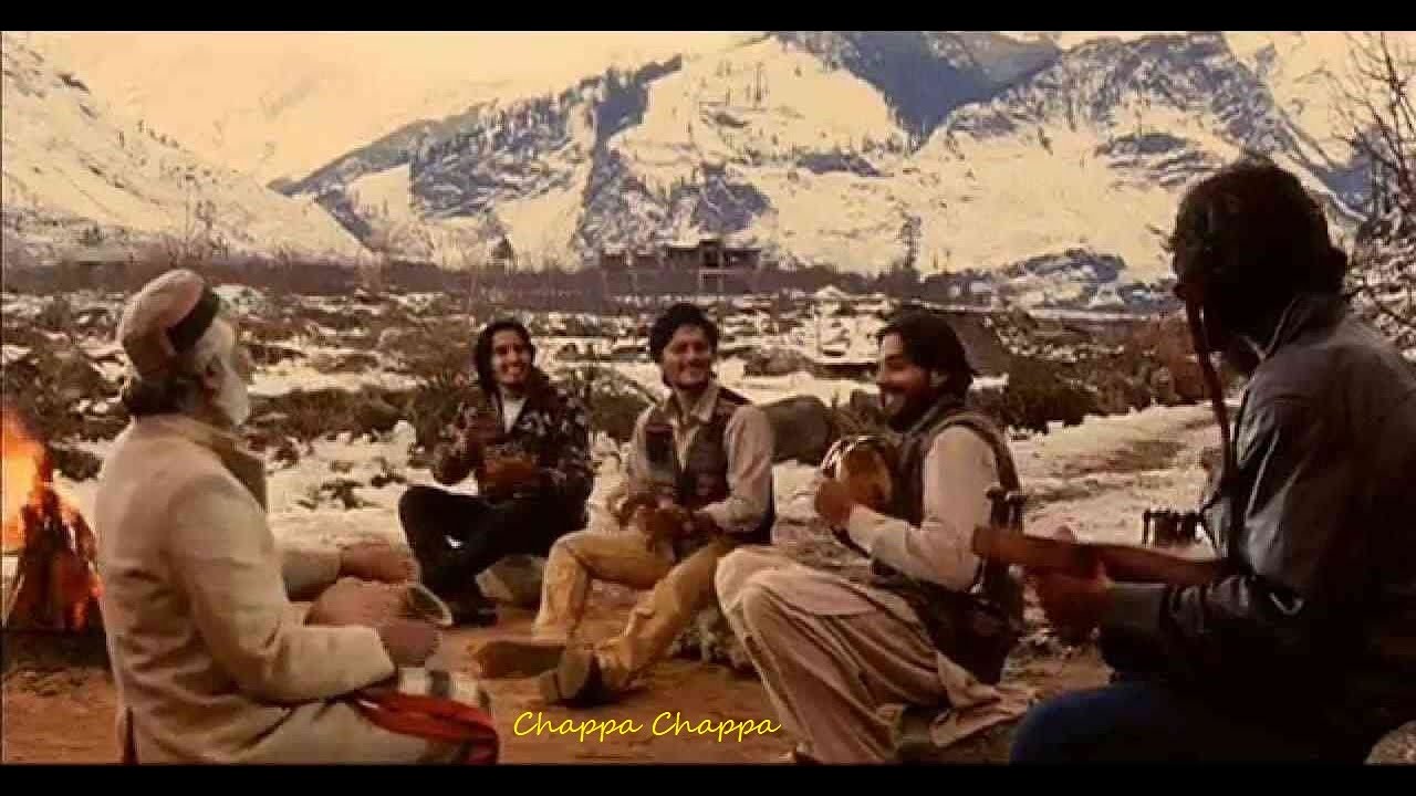 Chappa Chappa Charkha Chale Lyrics in Urdu