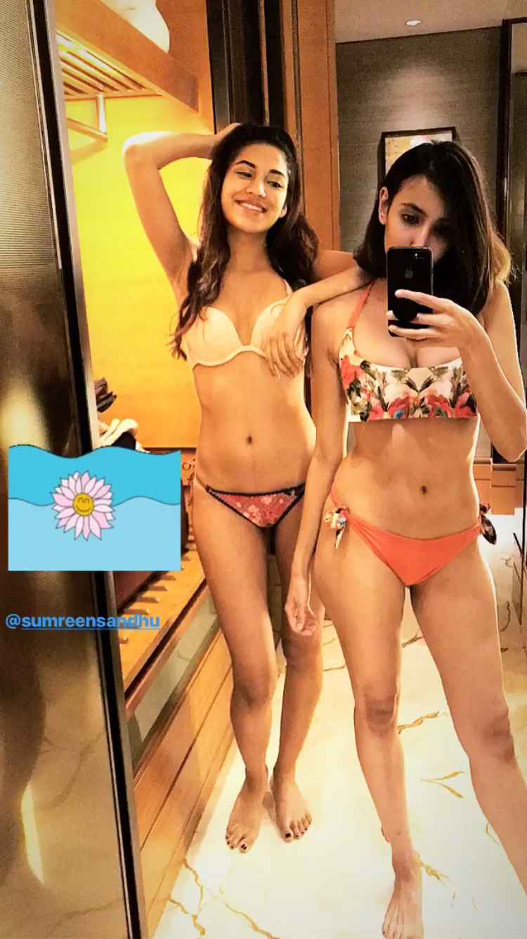 Shivani Singh Lesbian Friend Nude Pic