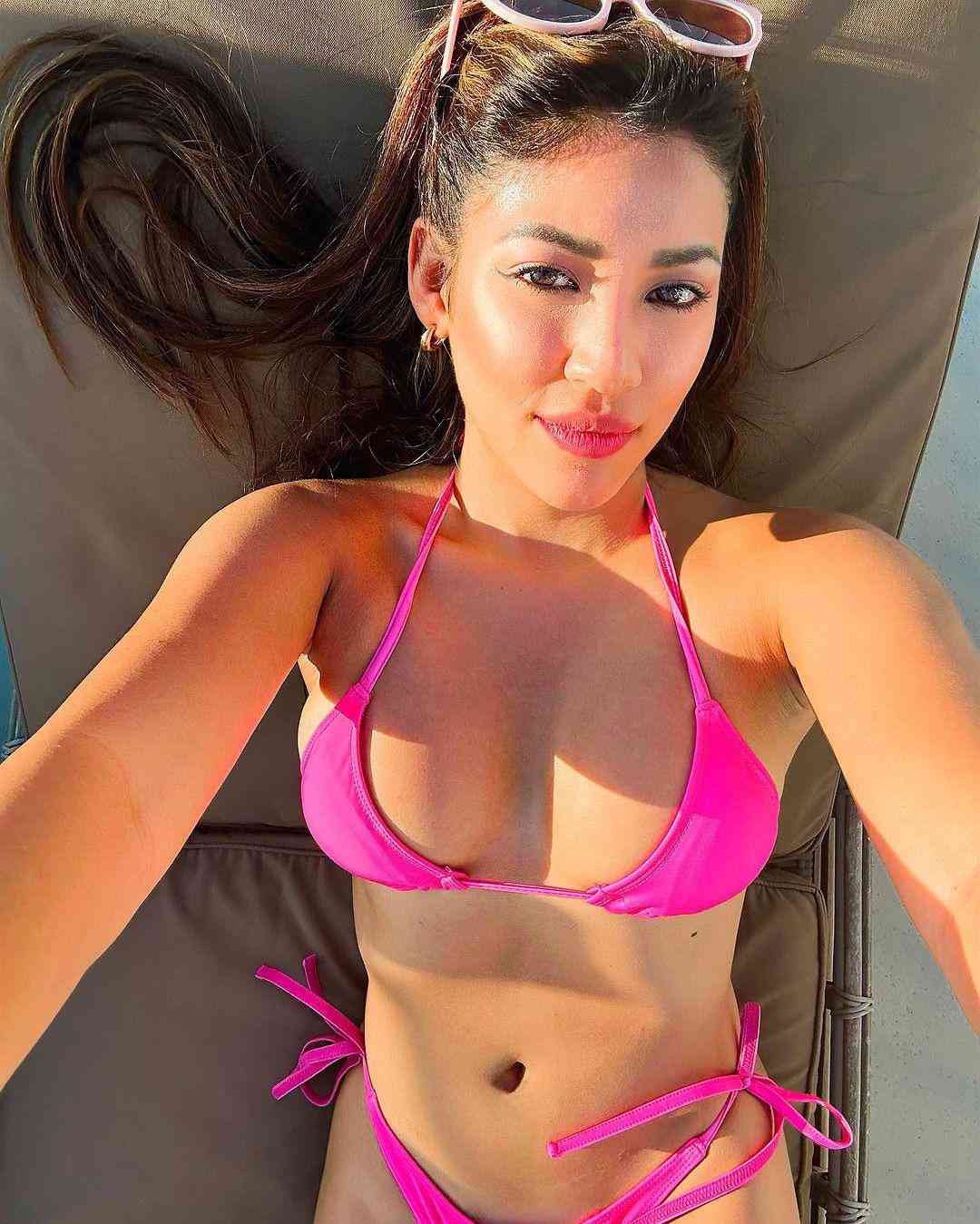 Shivani Singh Pink Bikini Nude PIc