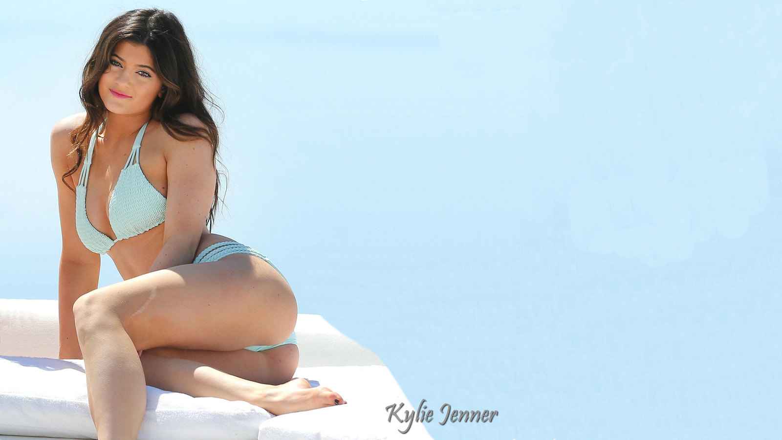 Kylie Jenner Nude Sky Blue Bikini Photo